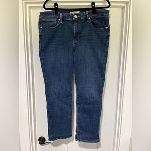 Levi’s Women’s Classic Straight jeans. Size 16 Short. EUC.